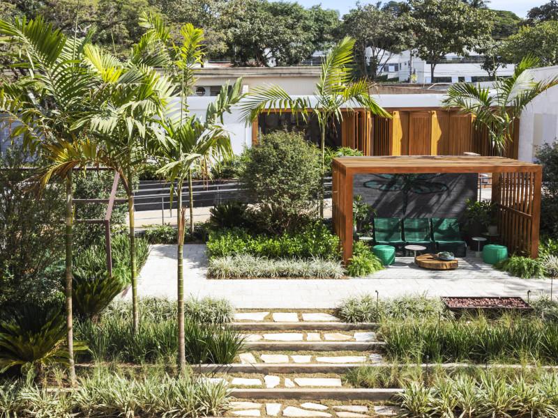 Praça da 32ª CASACOR São Paulo leva a assinatura de Catê Poli e João Jadão